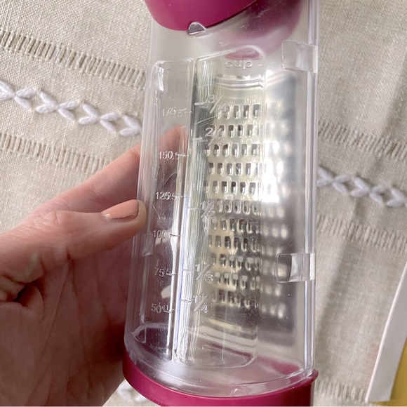 🧀3 Kitchen Hacks✨ garlic peeler, cheese shredder, grill cheese toaster sleeves - Picture 6 of 7